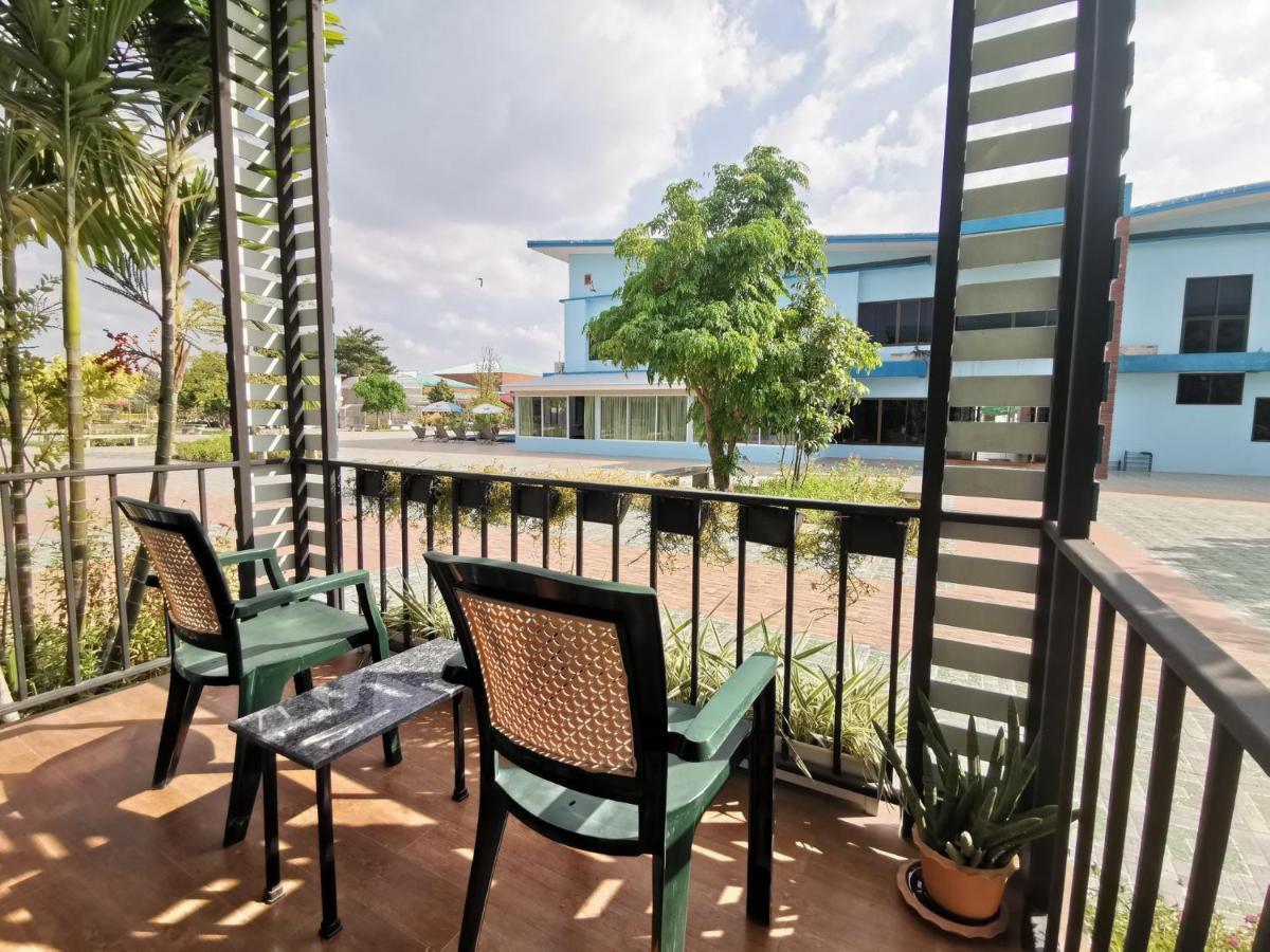 Menam Resort Nakhon Pathom Buitenkant foto