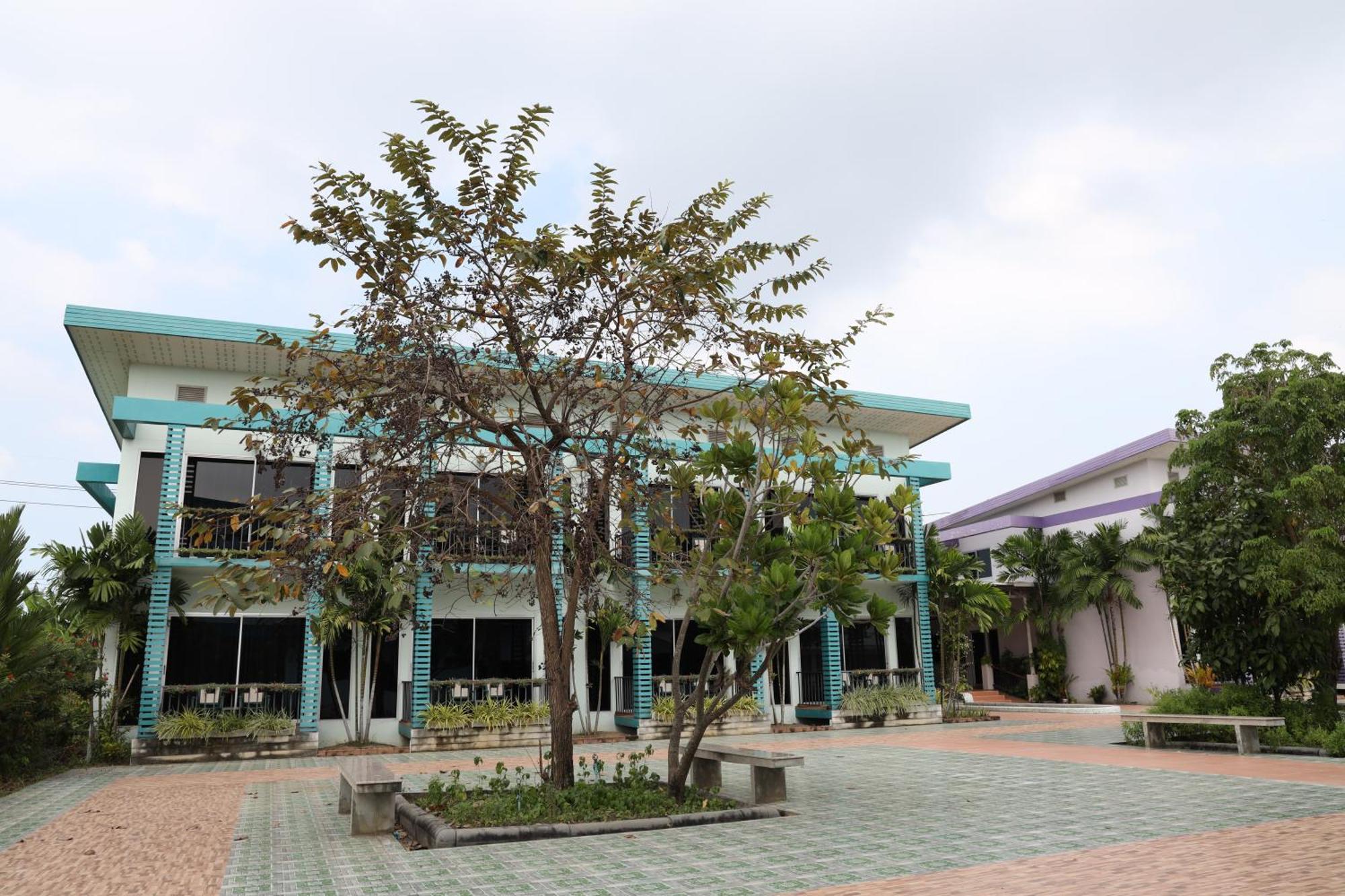 Menam Resort Nakhon Pathom Buitenkant foto