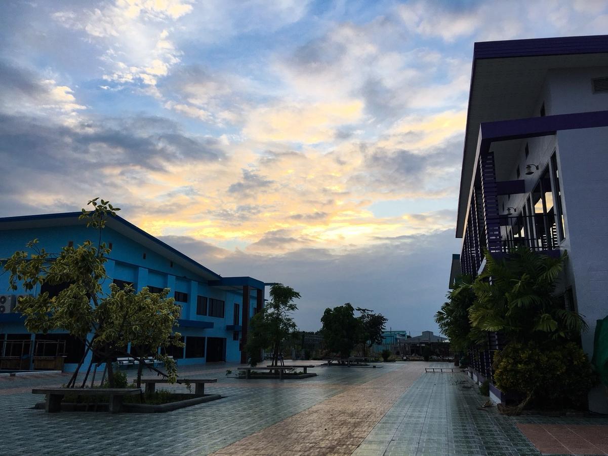 Menam Resort Nakhon Pathom Buitenkant foto