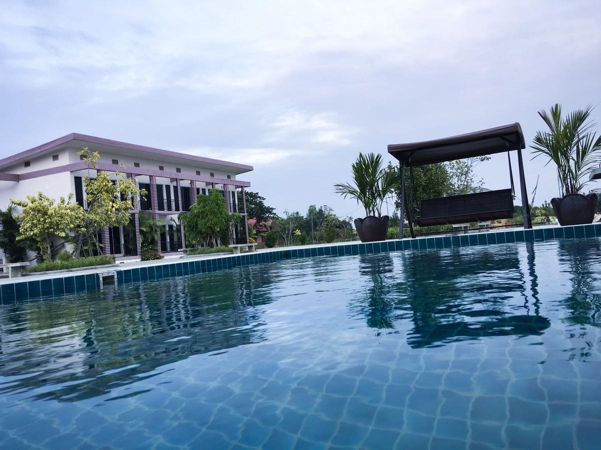 Menam Resort Nakhon Pathom Buitenkant foto