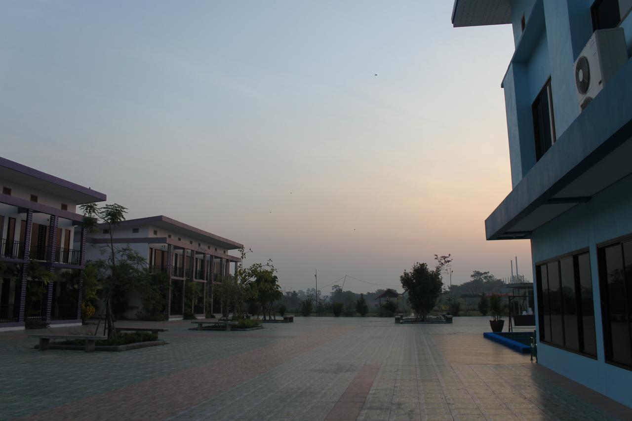 Menam Resort Nakhon Pathom Buitenkant foto
